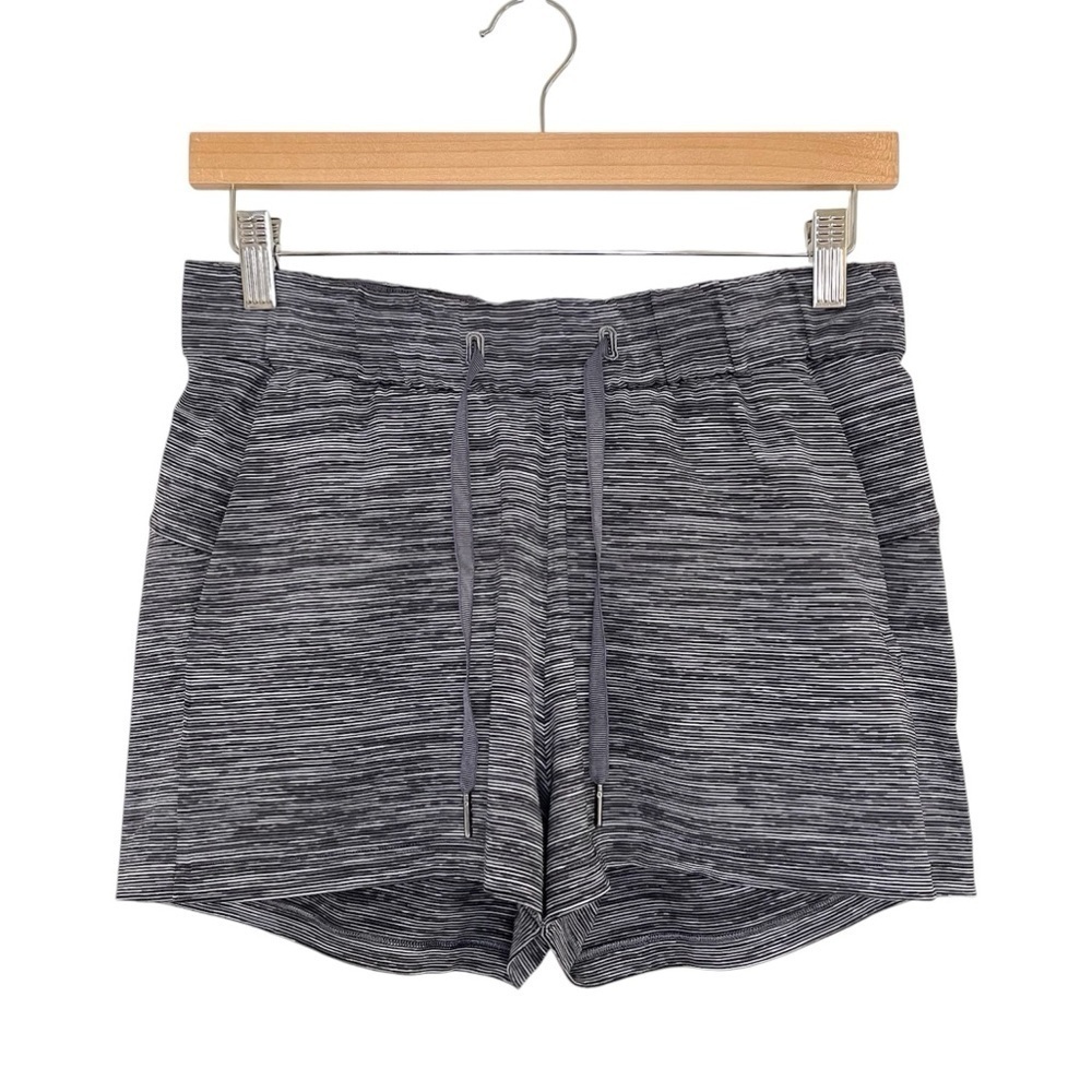 Lululemon On The Fly Short 2.5” Size 6 Wee Are From Space Black Grey Activewear